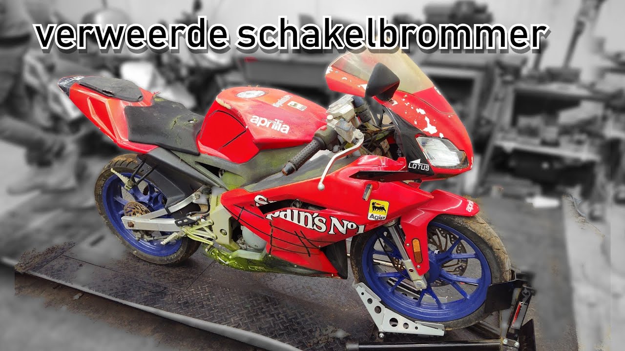 Een verweerde schakelbrommer proberen aan de praat te krijgen.