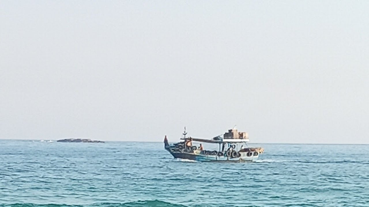 اي متابع مش هايحترم نفسه مالهوش عندي غير الشبشب