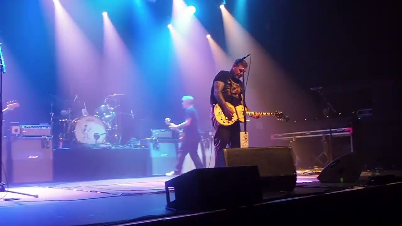 SOCIAL DISTORTION 
