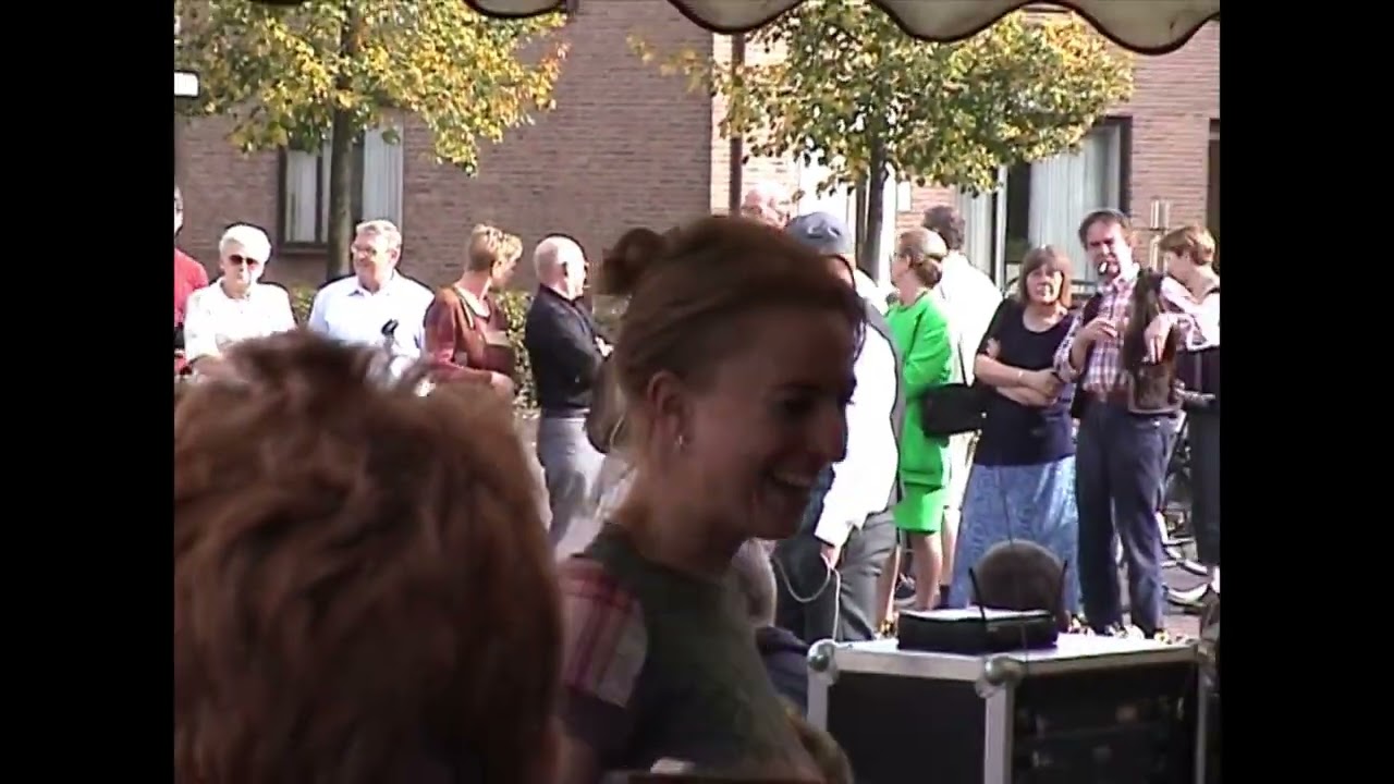 Ad de Laat krijgt standbeeld in Nistelrode (2001)