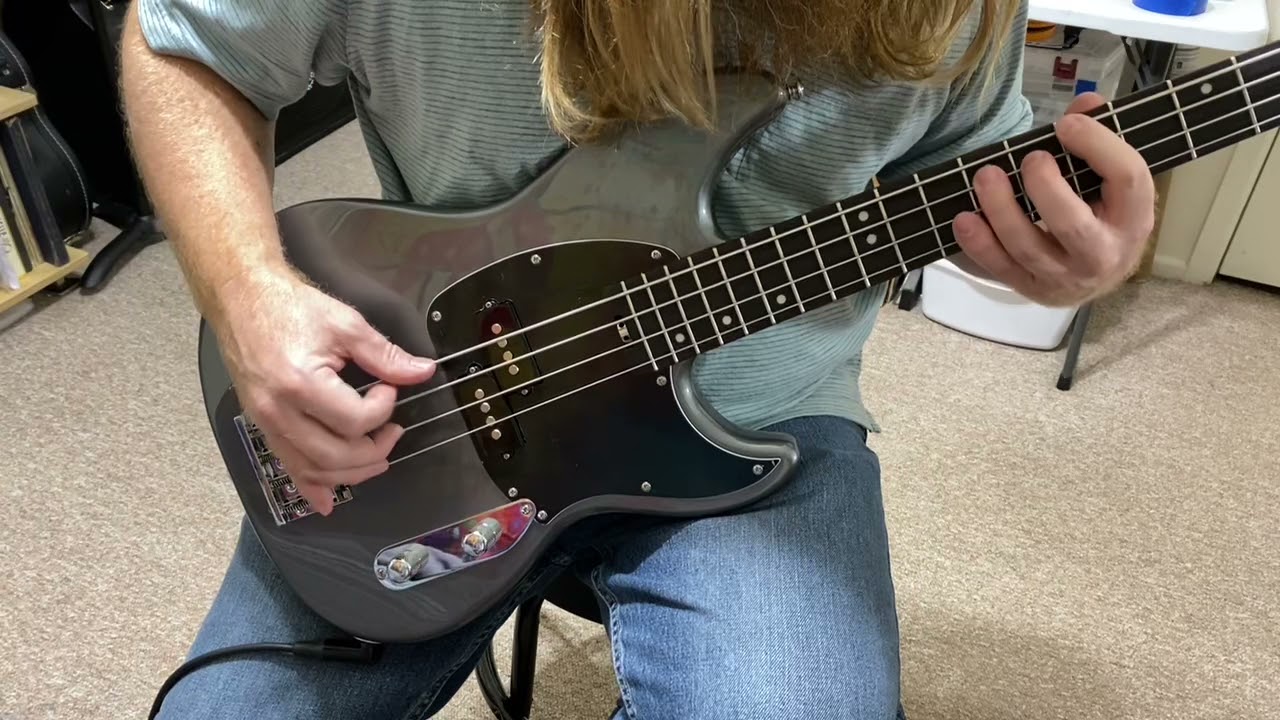 First time I plugged in the Schecter Banshee Bass Wow!