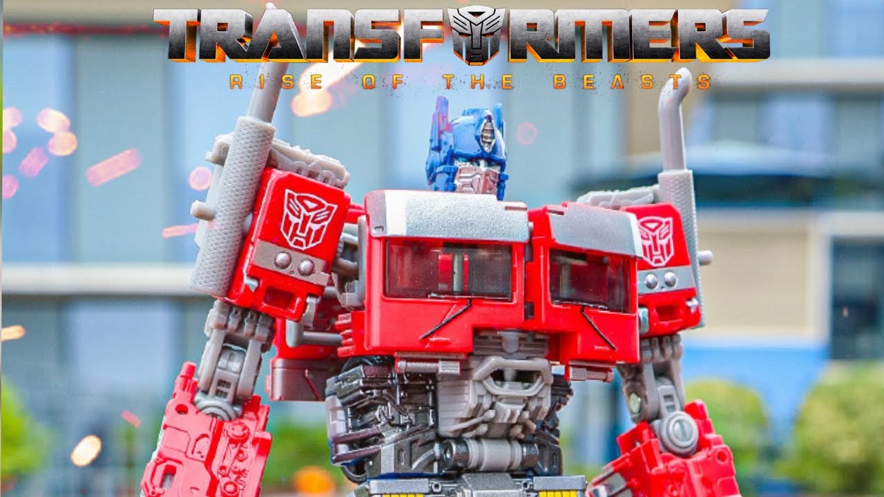 Reviewing Transformers rise of the beast studio series Voyager class 102 Optimus prime