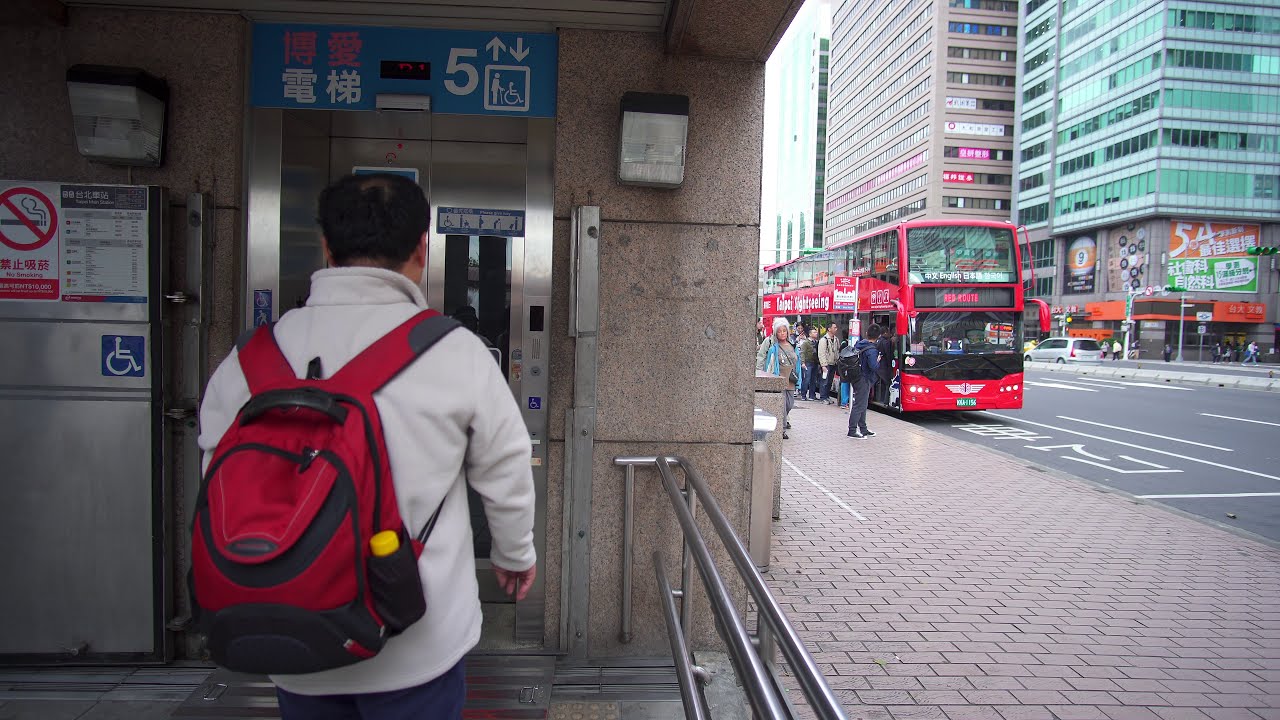 Taiwan, Taipei, MRT Main Staton, 1X elevator, 1X escalator