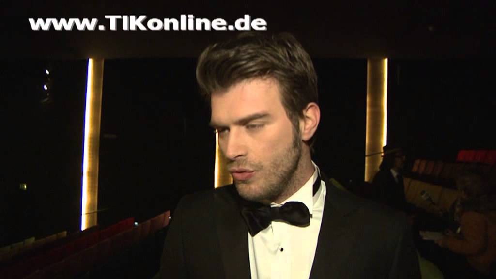 Kivanc Tatlitug erklärt den Film 