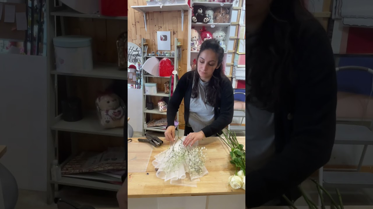Let&rsquo;s make Small White Rose Bouquet  🤍.                     #bouquet#roses#rosebouquet#fyp