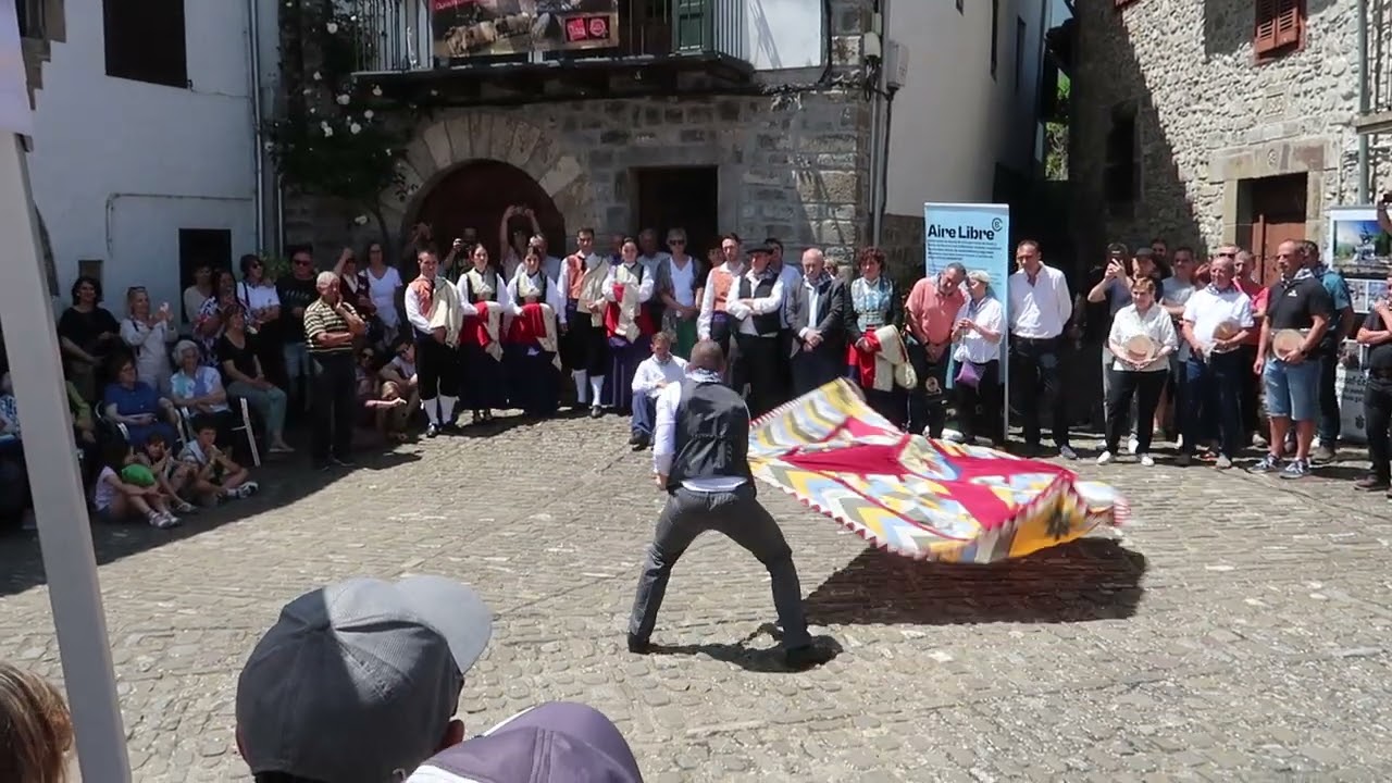 2025-06-07 Roncal Gazta Eguna - Baile de la Bandera