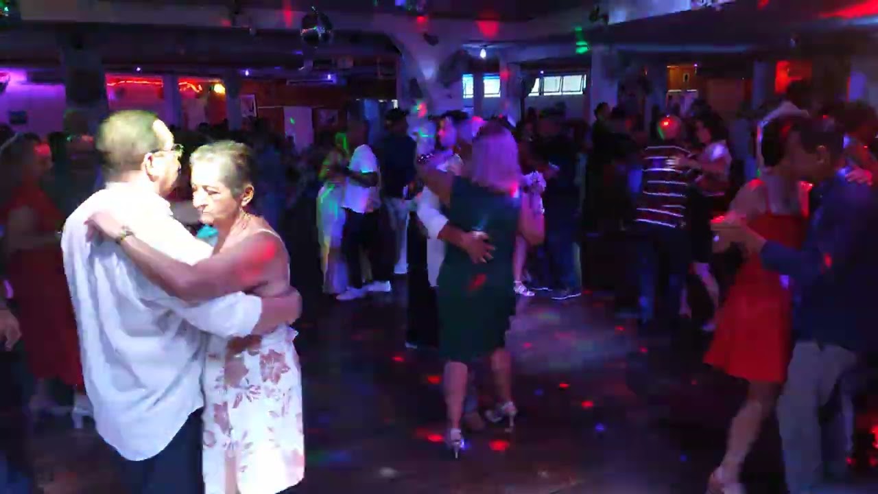 DANÇANDO XOTE COM SABOR DE MEL AO VIVO, NO CLUBE 106. VITÓRIA ES. 06/03/26