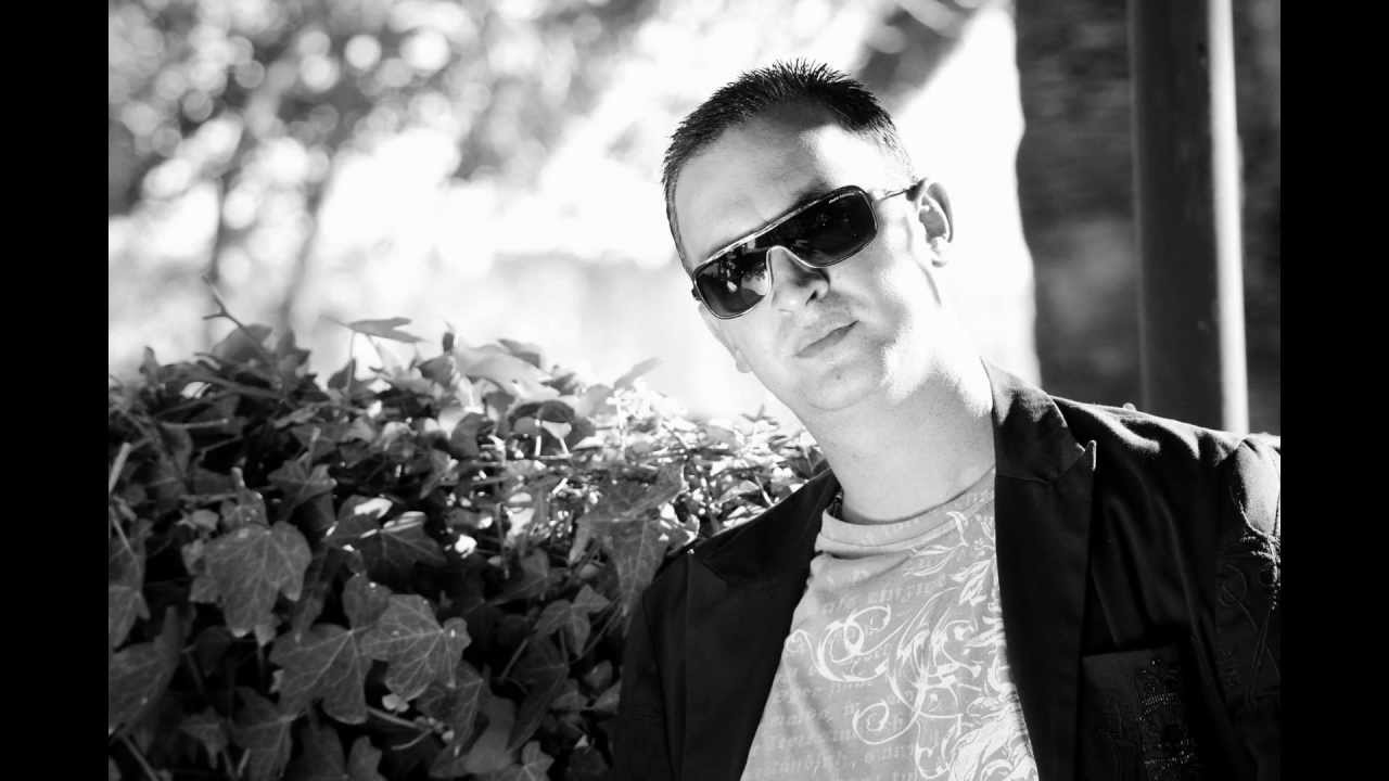 Sabro Vulic   Tudja zena