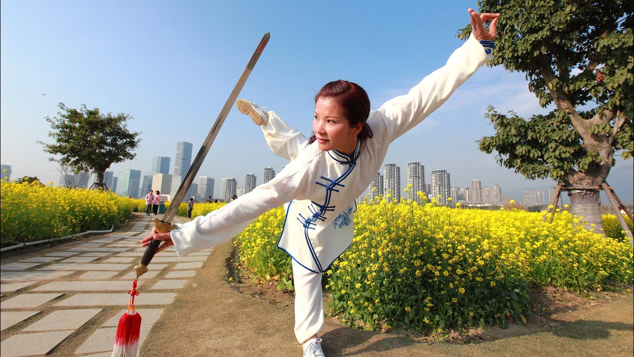 36式陈式太极刀 #taichi#太極拳 #24式简化太极拳#太極拳教室 興味のある方はぜひ一度見学に来てみて下さい。葛飾区立石にて毎週火曜日，日曜教室に行っています連絡先:080-2485-9956