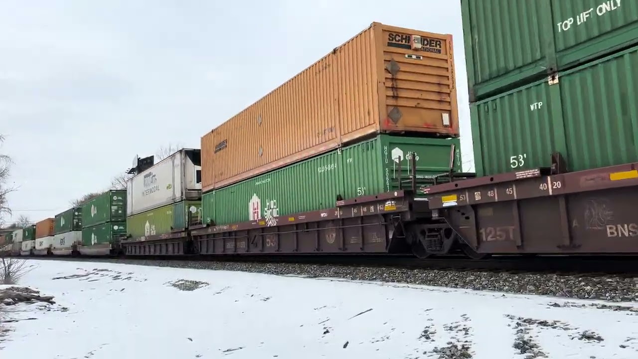 Trainspotting: NS #1223 leads a NS intermodal through Somerset, KY