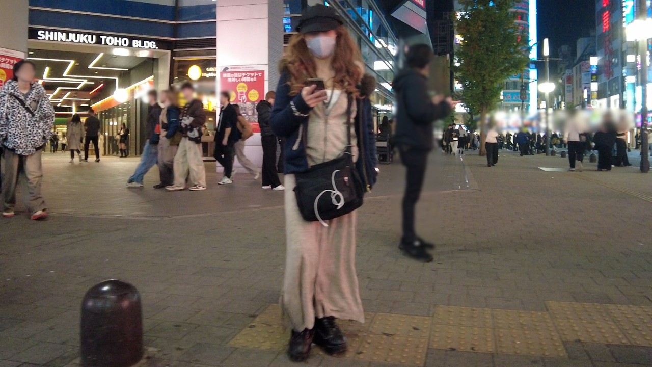 Suddenly ran into that scam artist Yurisan right next to TOHO CINEMAS![Night walk - 4K]