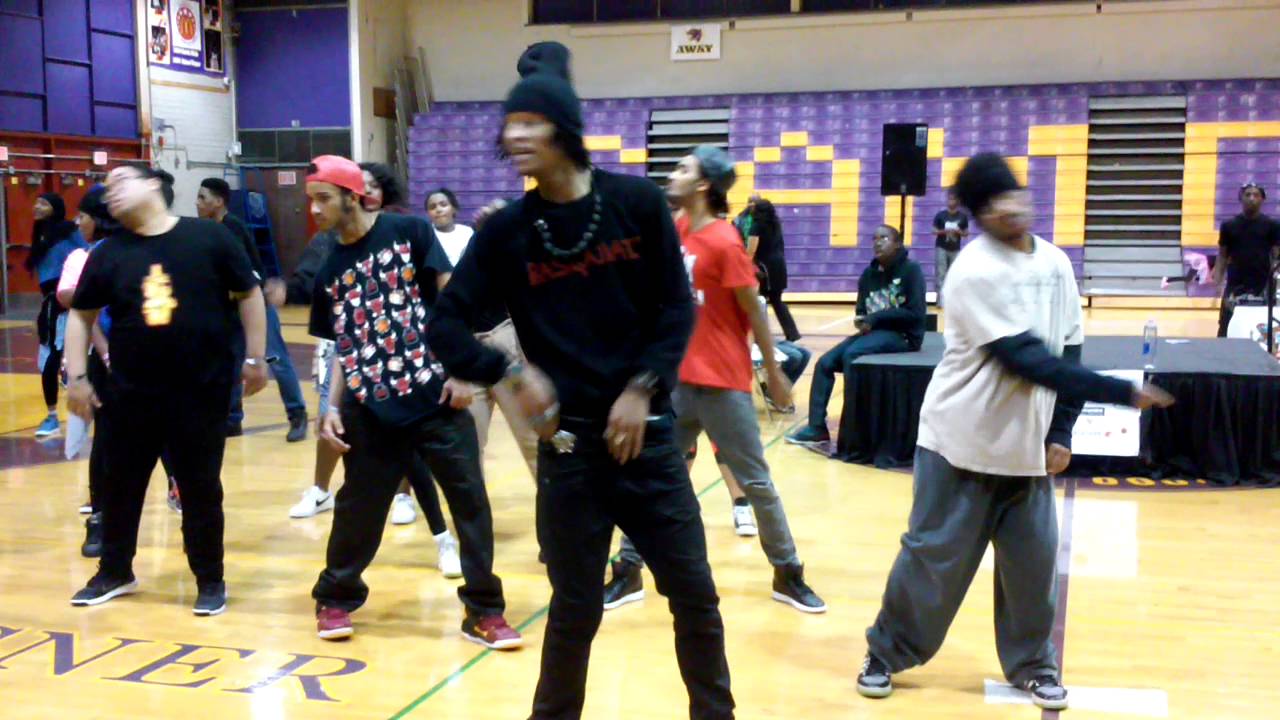 Les Twins Larry in Camden NJ