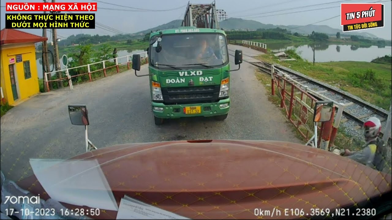 Cùng nghề tài xế nhường nhịn một chút.