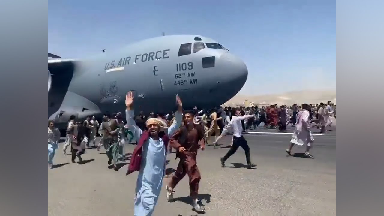 Pánico en Kabul tras toma del poder de los talibanes en Afganistán