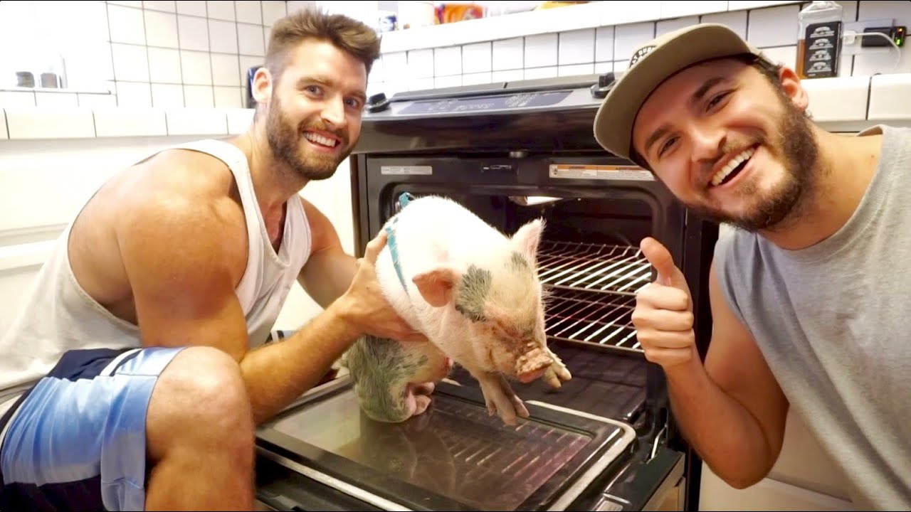 PUTTING OUR PIG INTO THE OVEN!!