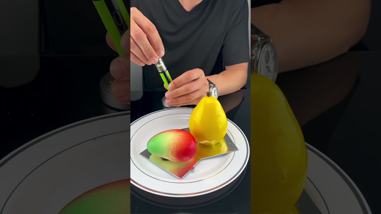 Trying out the mango dessert after HAZE 🥭🤤