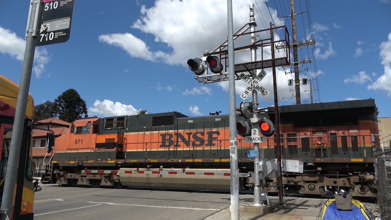 BNSF 971 H1 Lead & 6 Axle Power & Dash 8 Port Local S San Joaquin St Railroad Crossing Stockton CA