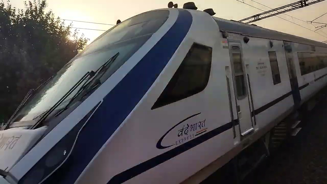 High Speed Vande Bharat express overtake Unchahar express at Shahbad Markanda Himachal Pradesh