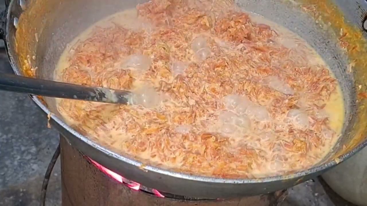 Traditional Gajar Ka Halwa with a Modern Twist ✨ | Desi × New Style 🥰😍🤩#Cooking #vlog #rasoibyruhi 