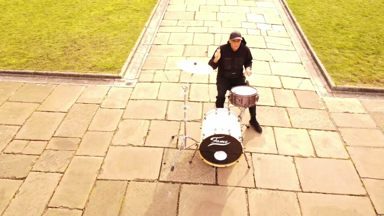 Mel Gaynor (Simple Minds) in &lsquo;People Who Talk With Their Hands&rsquo;