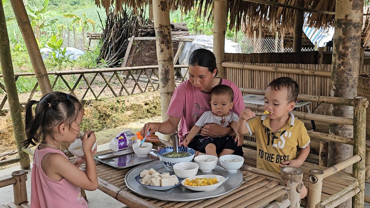 Having good income from harvesting fruit - That is a great motivation for Vui to take care children.