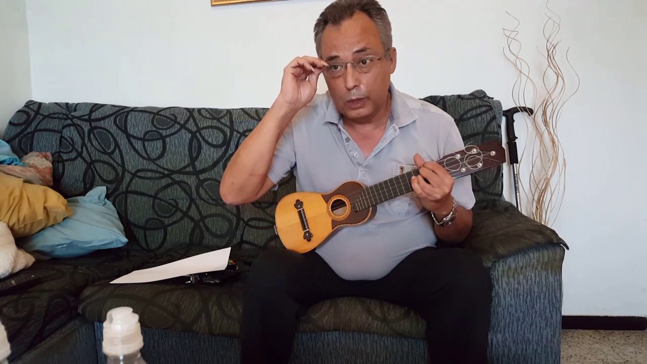 C&oacute;mo aprender a tocar el Timple tradicional ( pr&aacute;cticas apartir de 7'00)