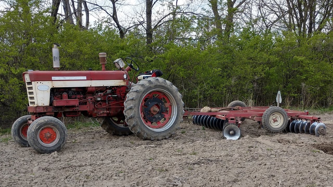 Straight Six Sounds: Spring Tillage with the Farmall 560
