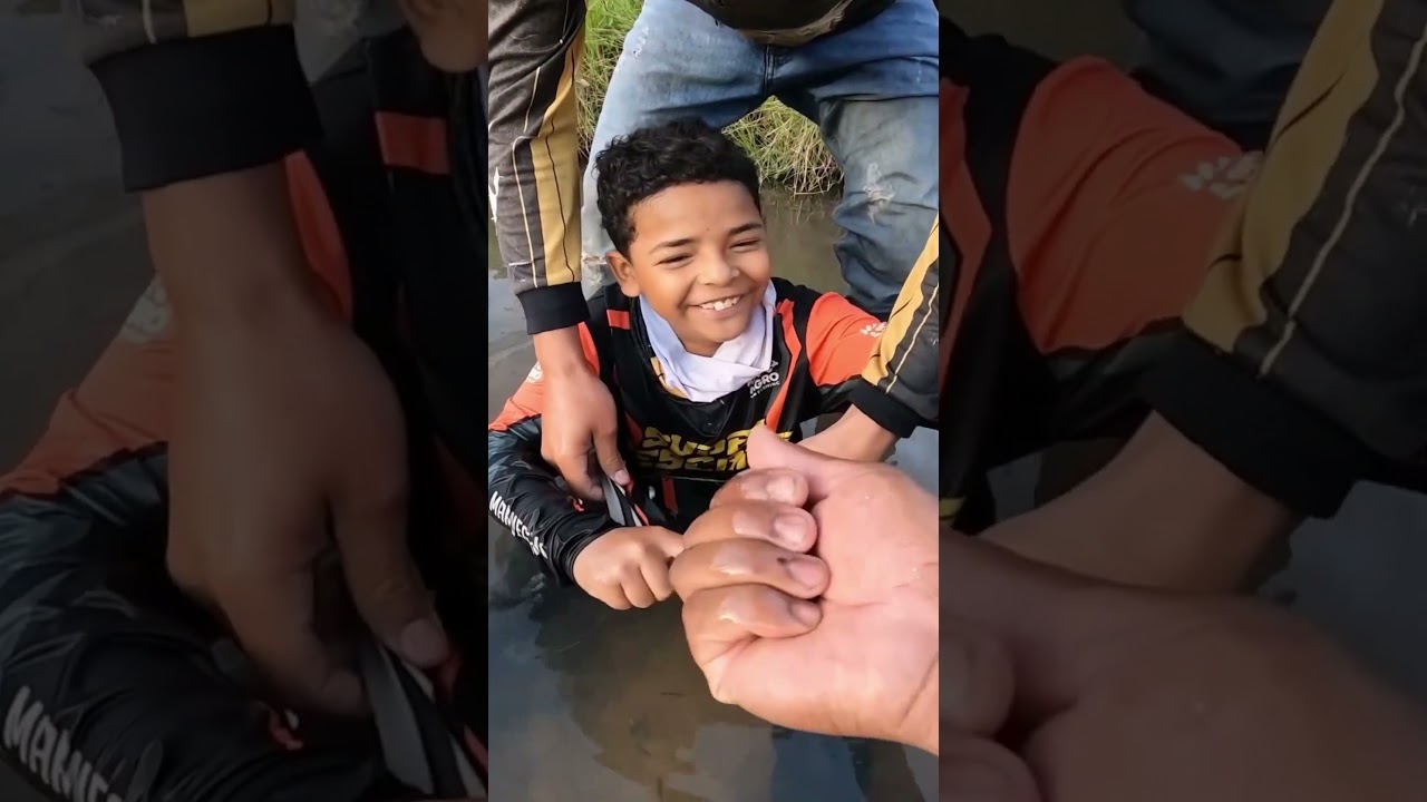 Davy lambari engolindo lambari para aprender a nadar #pesca #pescaria #fishing #lambari