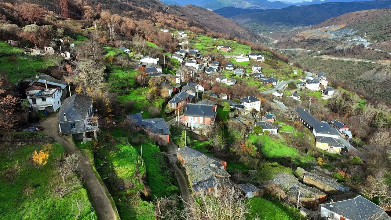Valdeorras. Pueblo del Robledo