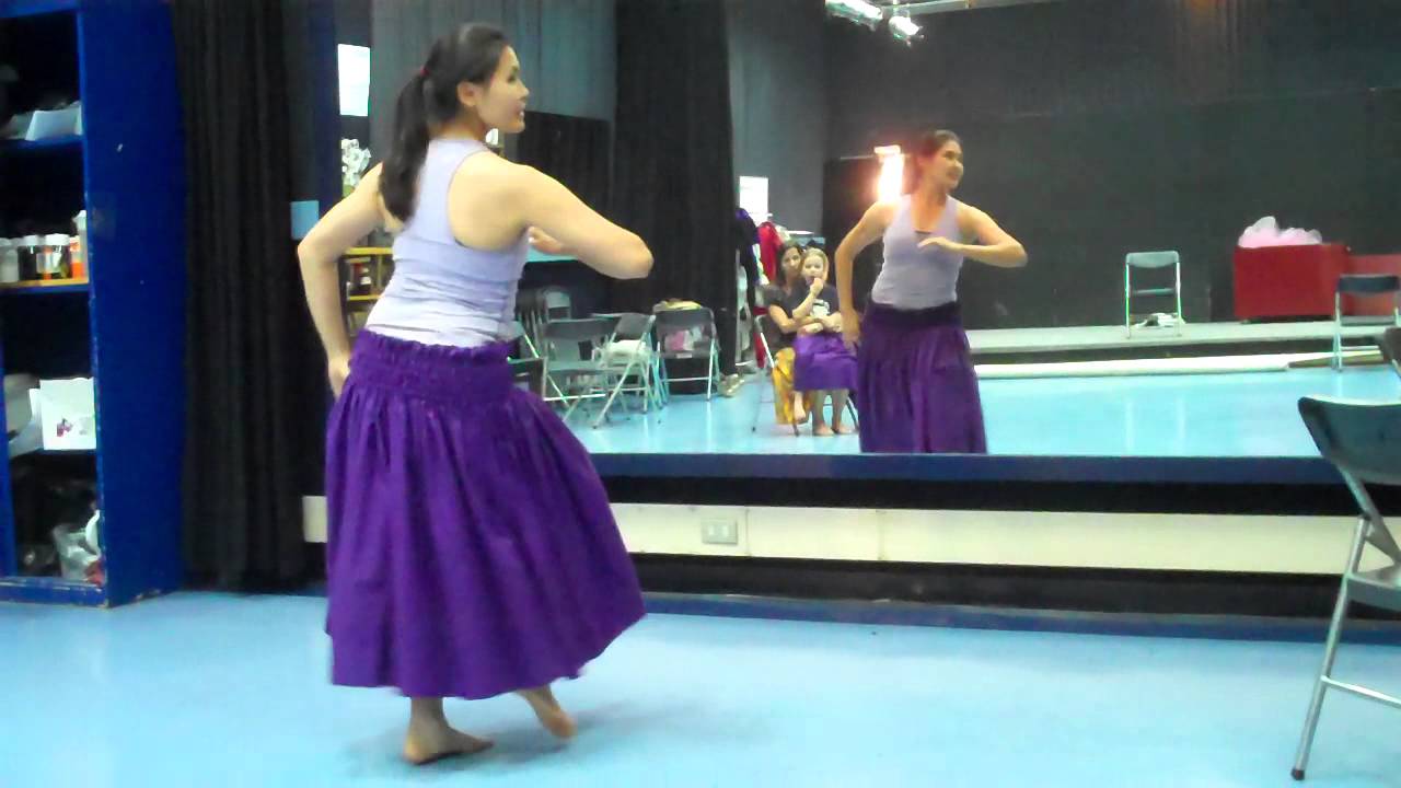 Hula Dance E Pili Mai