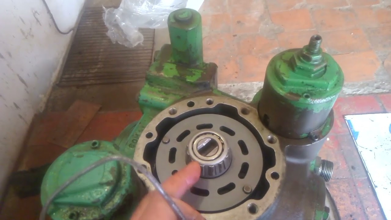 Насос John Deere