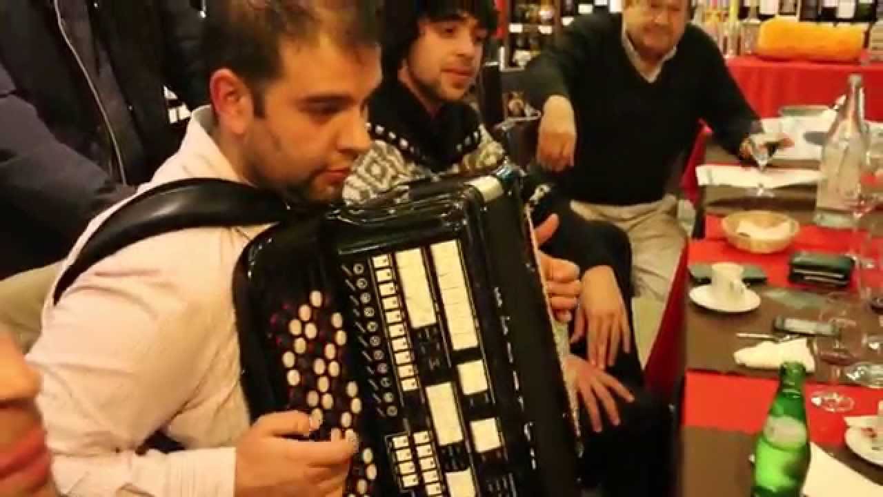 Video de um dos muitos agradáveis momentos passados no último jantar de acordeonistas.