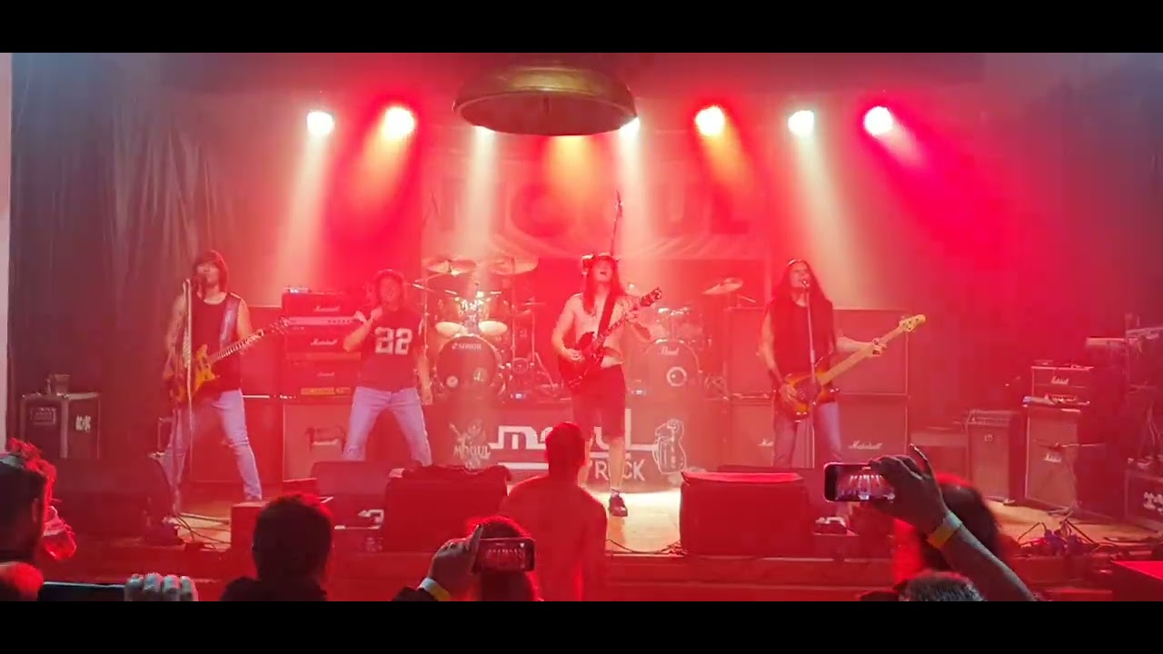 AC/DC revival Pardubice - Highway to Hell & T.N.T.