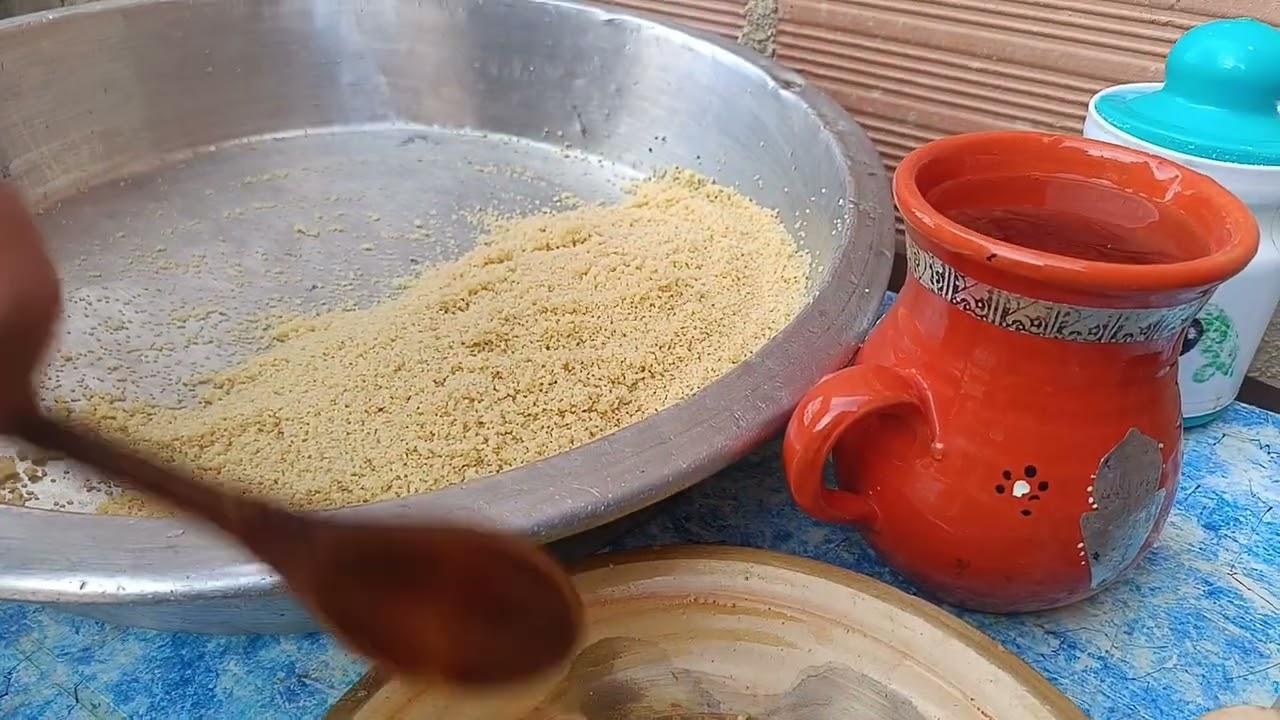 احترق الحطب ..فتولد الجمر .. فطهي الكسكس😋😋 فيديو تنبعث منه رائحة الماضي ..