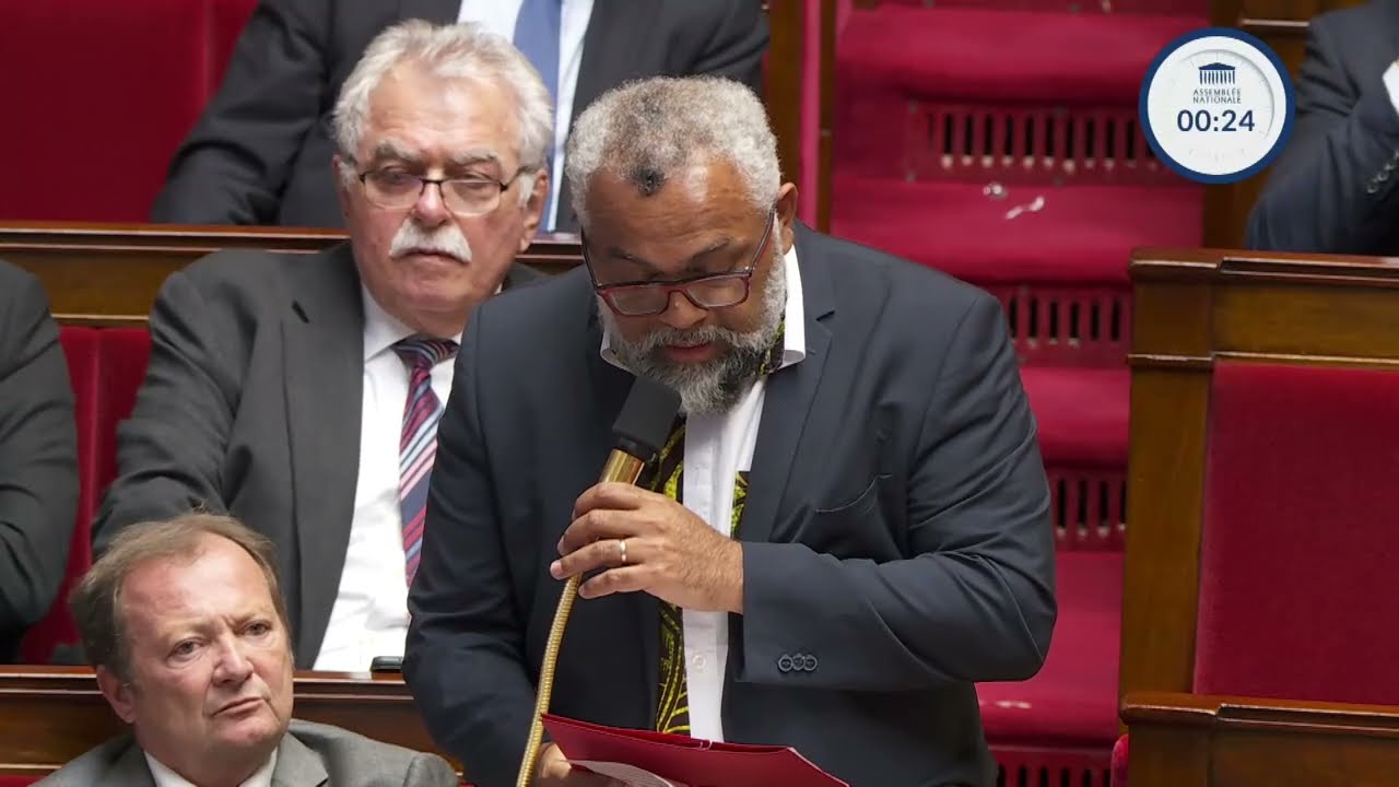 Le député Emmanuel Tjibaou pose sa première question au gouvernement sur la Nouvelle-Calédonie