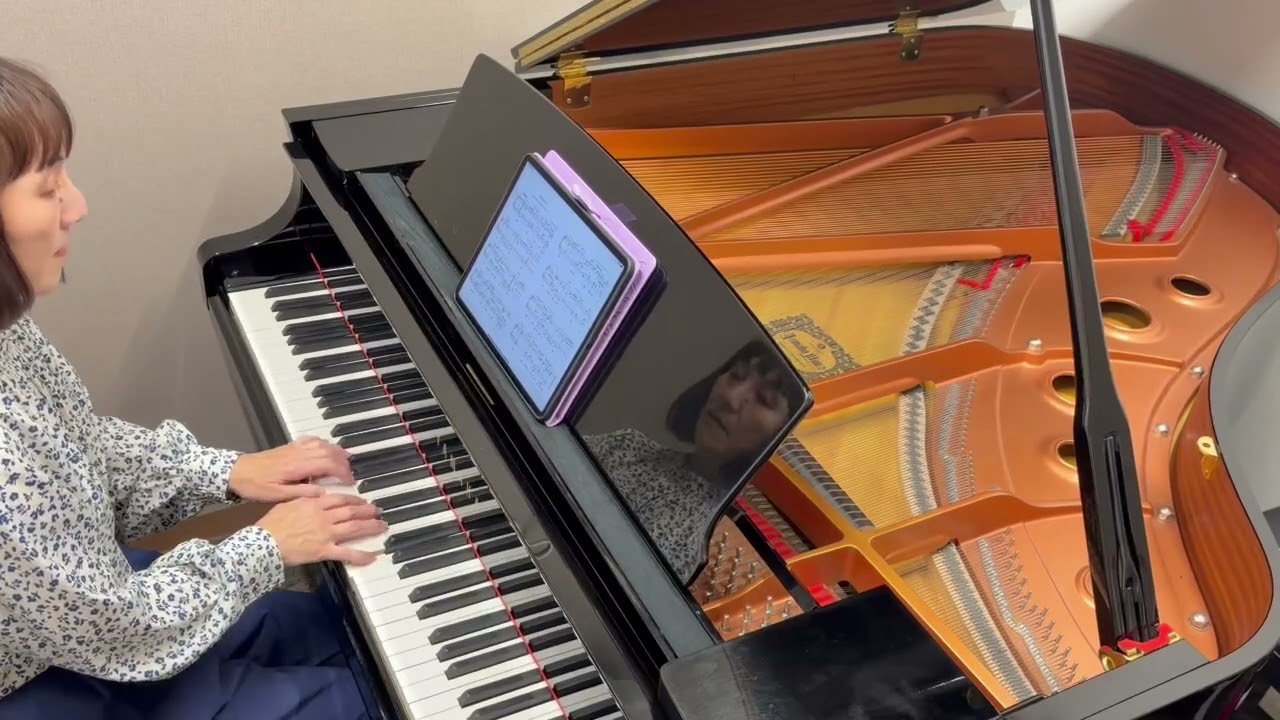 娘も本番当日朝イチでレンタル🎹自分は少し弾いて「もう、ええわ、母！弾き」やって、笑🎼シューマン「トロイメライ」🎼上から撮影してもらった👍