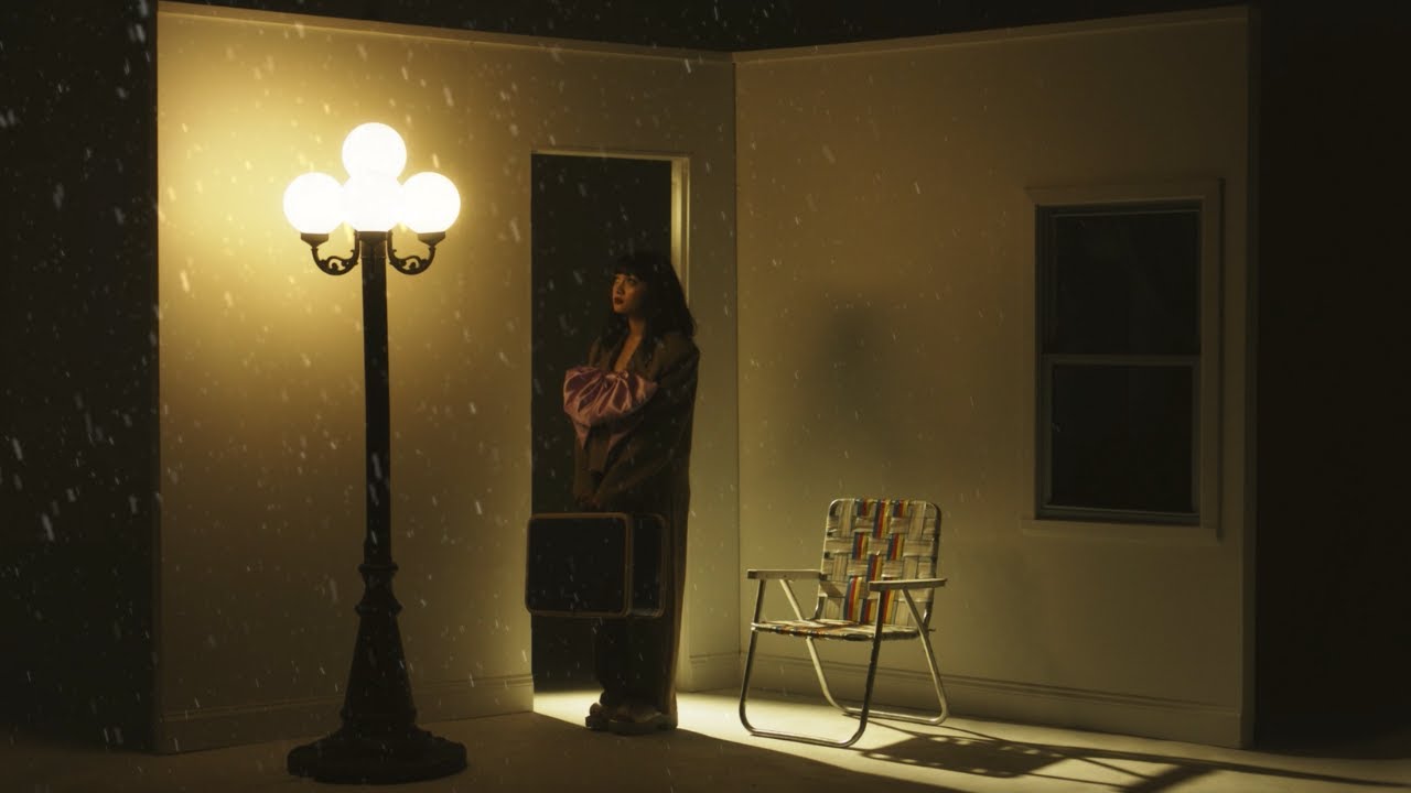 mxmtoon - white out (official visualizer)