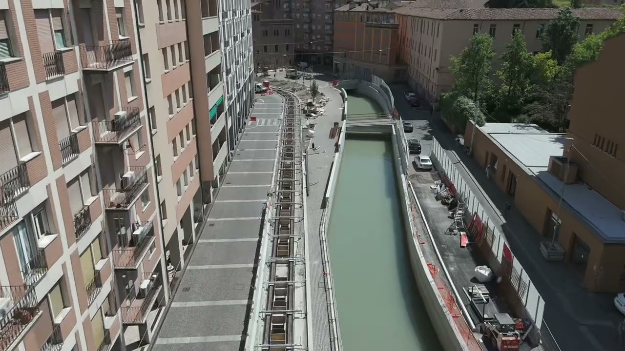Linea rossa del tram, avanza il cantiere in via Riva Reno