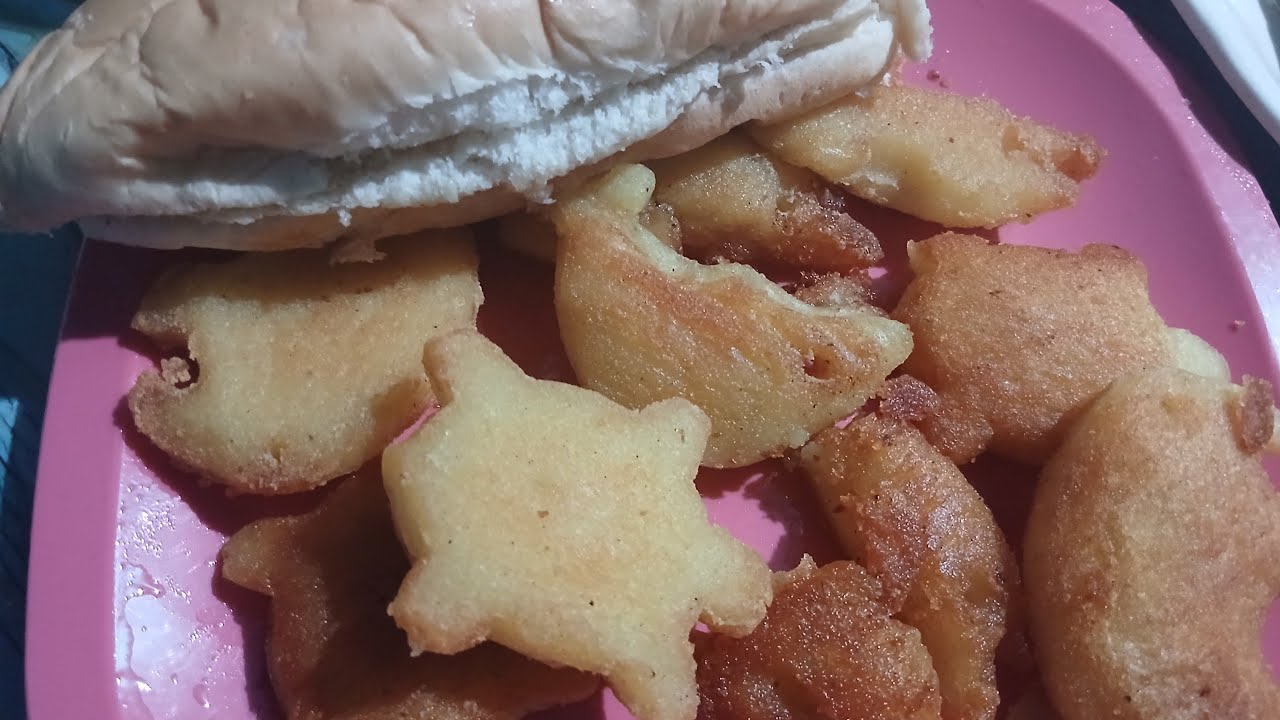 cenando unos hot doc ,y unas papitas fritas. 😋 🤤