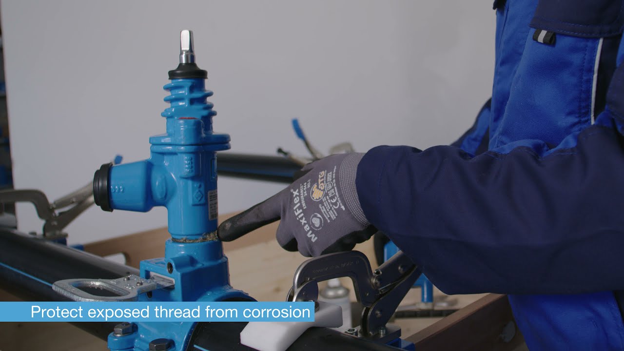 Manual tapping under pressure using a Hawle drilling machine
