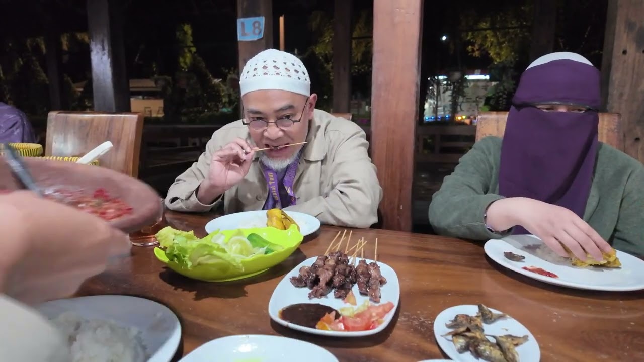 Makan malam di rumah makan ibu haji Ciganea rest area tol cipularang terima kasih Qiblat Tour