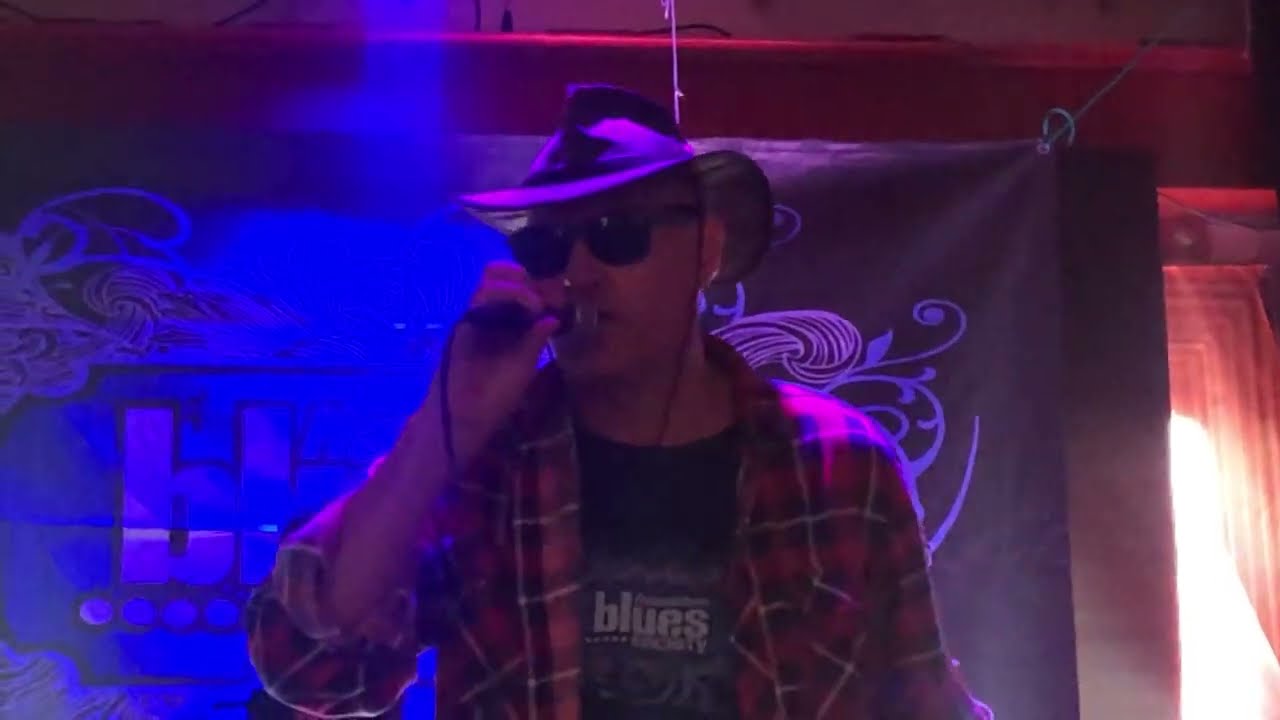 Sweet Home Chicago - Fat Willy - Paul Martin/DEVILSKIN on guitar #paulmartin #sweethomechicago