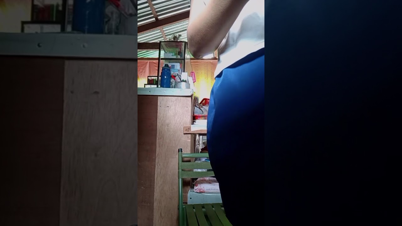 Display nsd ta guys si AI nagbutang ug oil sa kahoy