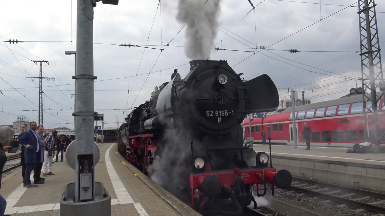 Dampfsonderzug nach Westböhmen und Dresden E 94 088 und  Br. 52 8195-1 in Nürnberg Hbf am 08.04.2019