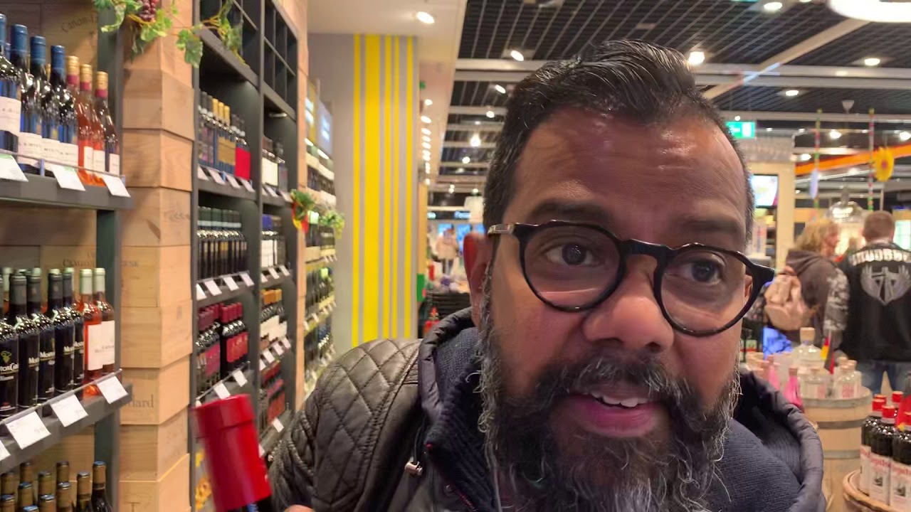Düsseldorf Duty Free ... really duty free? My favorite area in the airport .lets check it out