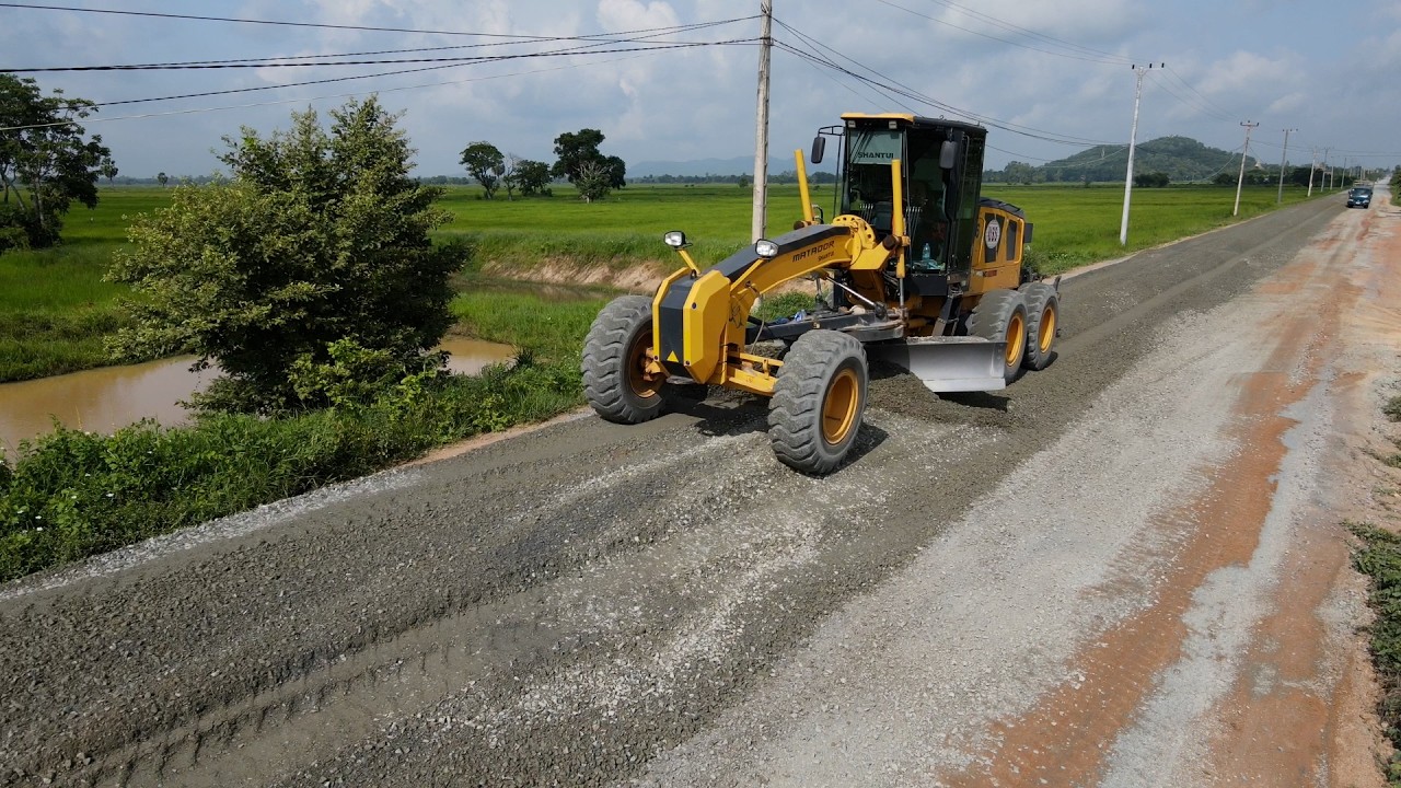 Best Work MATADOR Grader Spreading Gravel Build New Road,