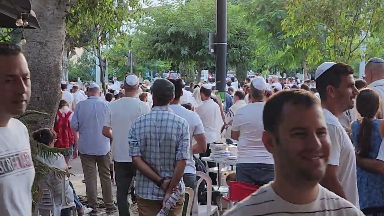 Between secular and religious Jews in Tel Aviv - a unique Yom Kippur (Day of Atonement) prayer.