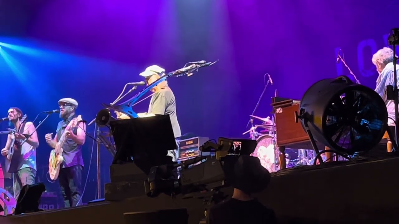 Neil Young & the Chrome Hearts - Brussels -- LOOKING FORWARD -- Paleizenplein - 30 june 2025
