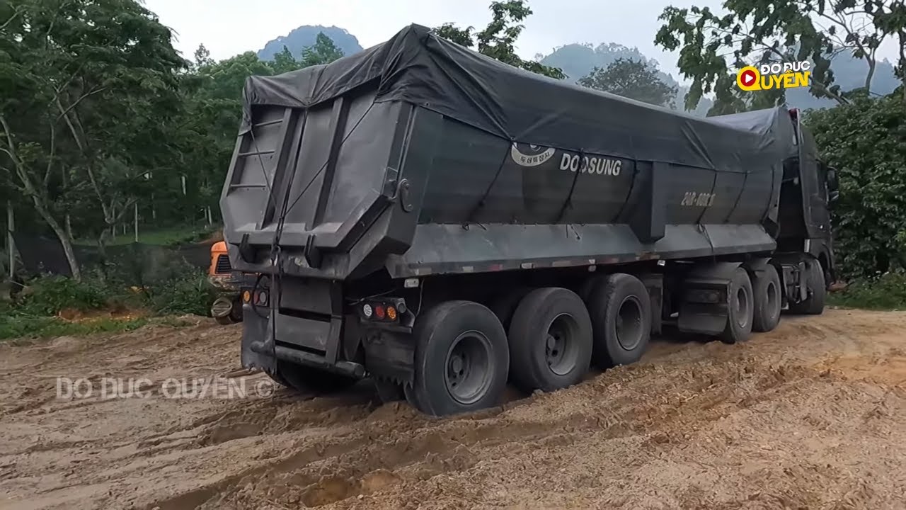 Xe đầu kéo Howo A7 420HP Mooc Ben Doosung vs Ôtô tải ben Thaco chở đổ cát xây dựng