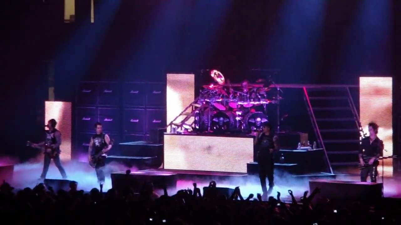 avenged sevenfold- a little piece of heaven (live) san diego sports arena 4/17/09